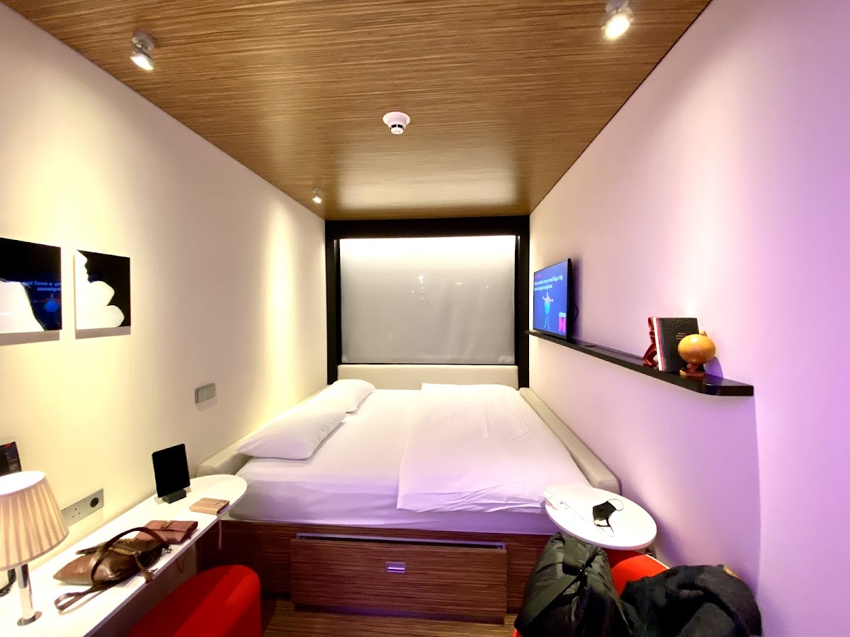 citizenM Schiphol Airport Hotel — photo 1