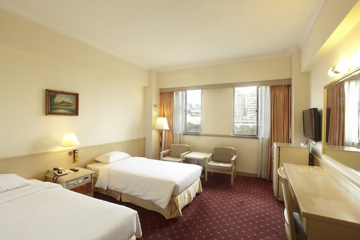 Emperor Hotel — photo 2